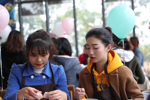 巧手做糕點(diǎn)，甜蜜迎佳節(jié) ▏武漢體育中心舉行“三八”婦女節(jié)關(guān)愛(ài)活動(dòng)(圖4)