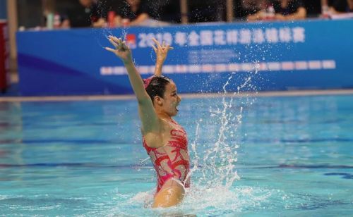 “水上芭蕾”究竟有多美？全國花樣游泳錦標(biāo)賽武漢“綻放”（附精美圖集）(圖2)